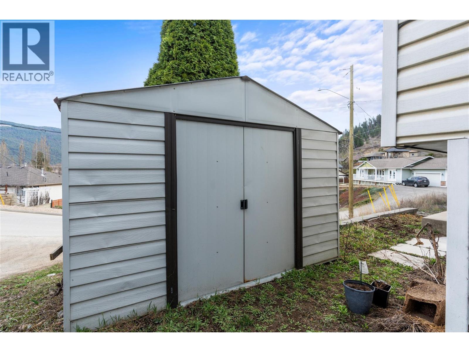 1718 Grandview Avenue, Lumby, British Columbia  V0E 2G0 - Photo 8 - 10374413