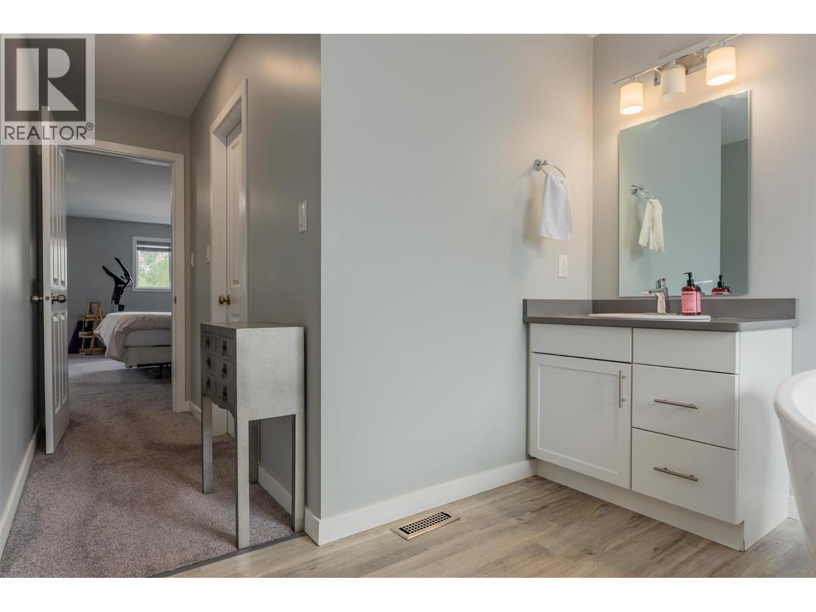 3904 Grandview Drive, Castlegar, British Columbia  V1N 4X9 - Photo 38 - 10374275