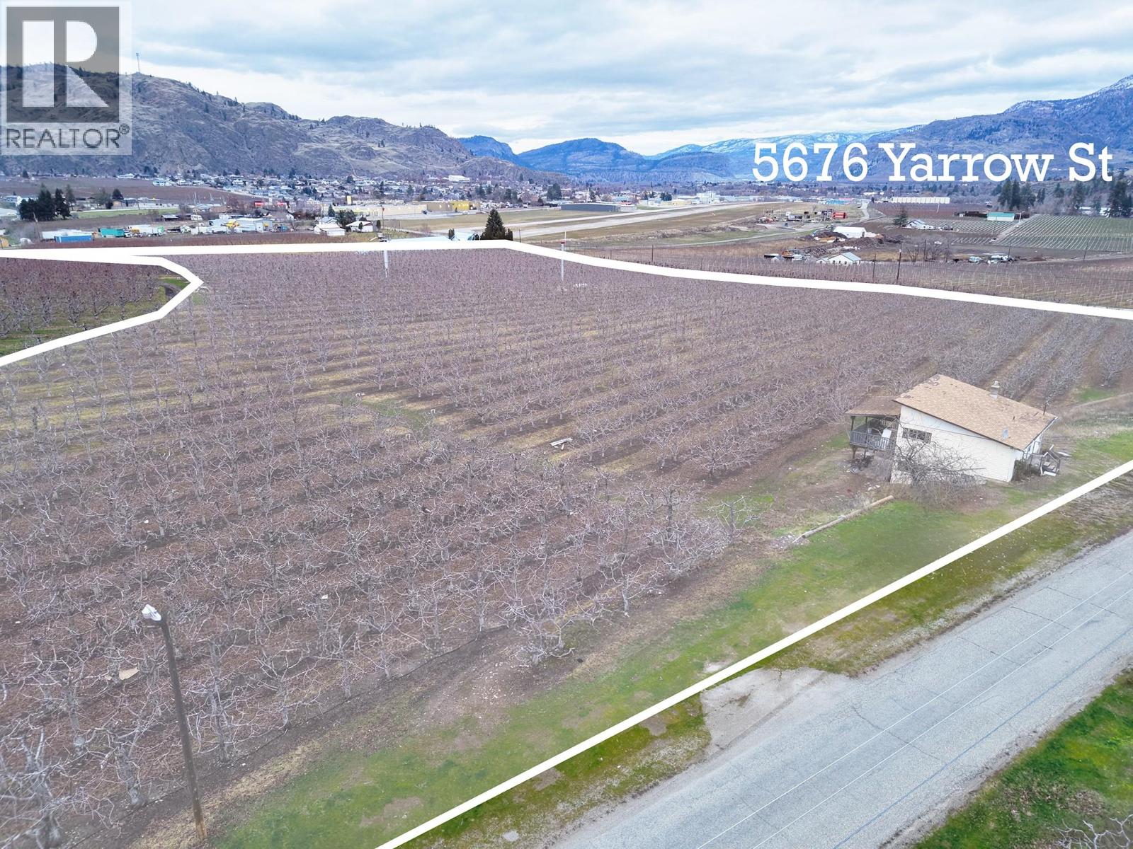 5676 Yarrow St Street, Oliver, British Columbia  V0H 1T9 - Photo 1 - 10373260