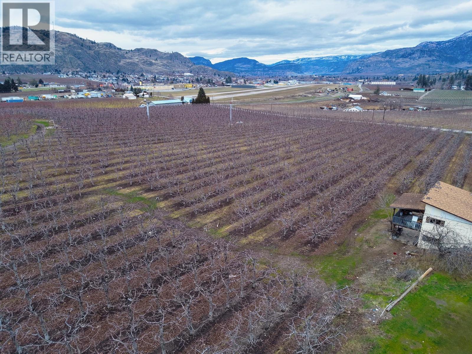 5676 Yarrow St Street, Oliver, British Columbia  V0H 1T9 - Photo 3 - 10373260