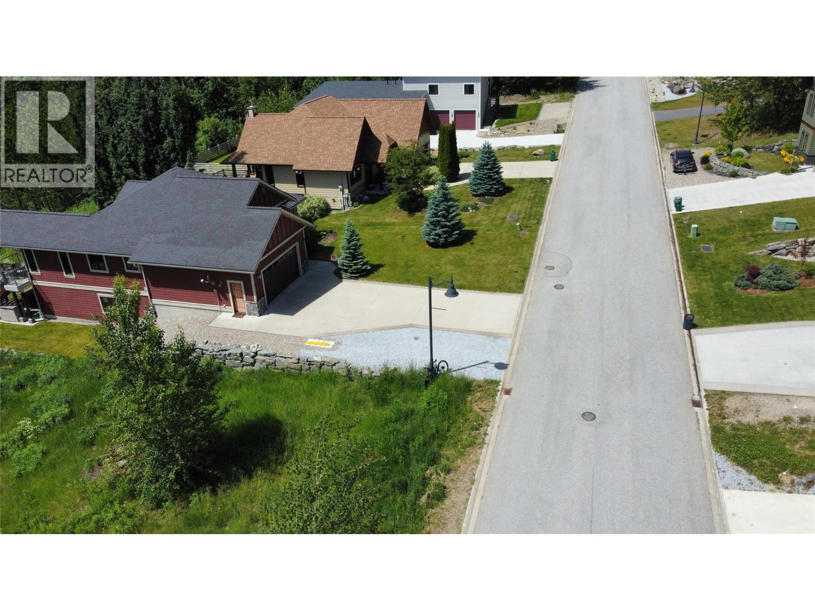 917 Redstone Drive, Rossland, British Columbia  V0G 1Y0 - Photo 3 - 10374554