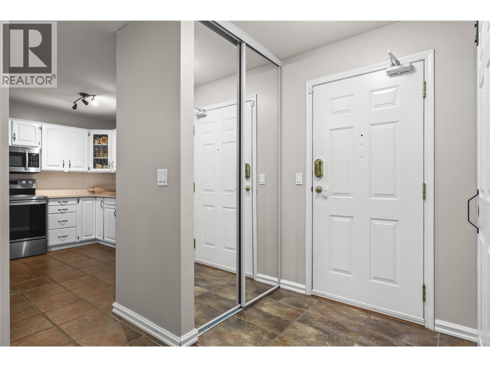 200 Hollywood Road N Unit# 205, Kelowna, British Columbia  V1X 6Y9 - Photo 4 - 10374210