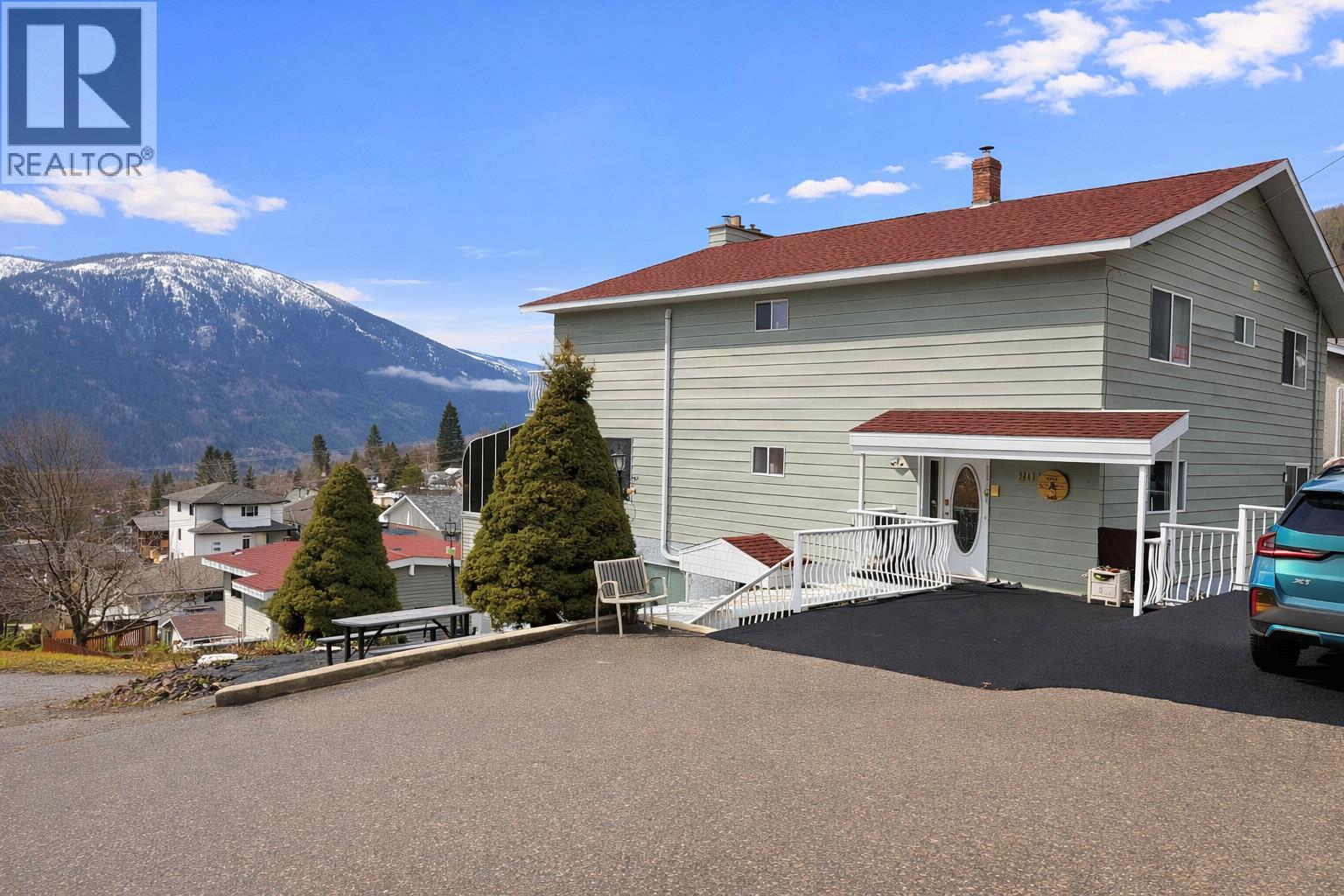 801 Houston Street, Nelson, British Columbia  V1L 5J3 - Photo 2 - 10374655