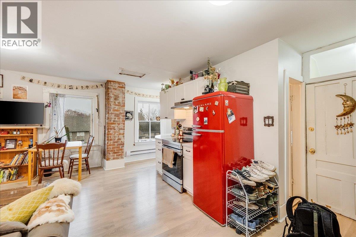 712 Josephine Street, Nelson, British Columbia  V1L 1W9 - Photo 3 - 10373993