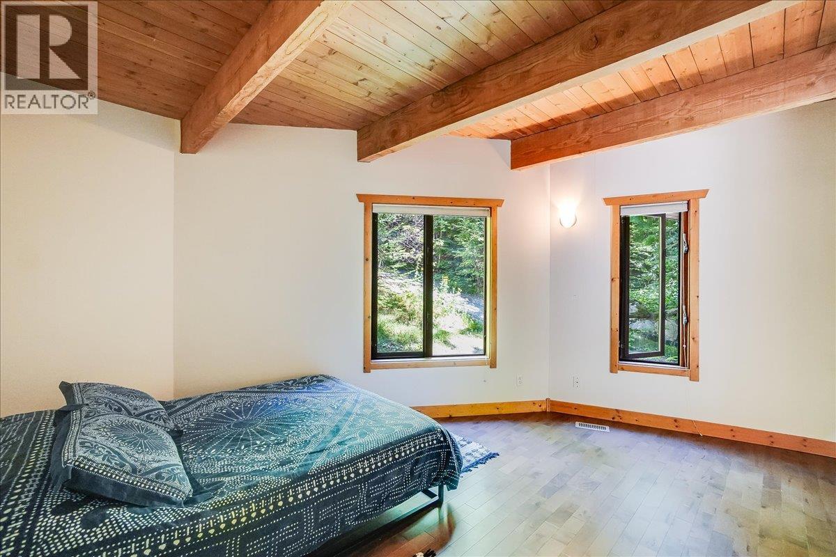 5631 Longbeach Road, Nelson, British Columbia  V1L 6N9 - Photo 17 - 10374255