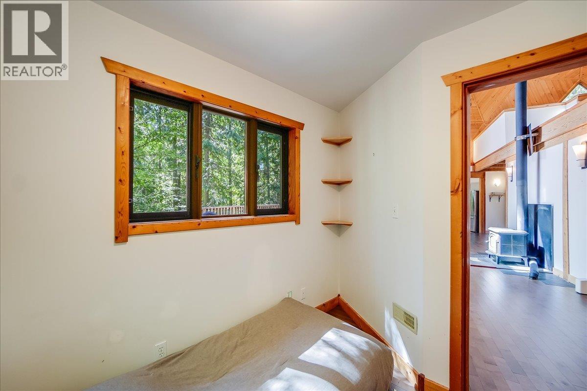 5631 Longbeach Road, Nelson, British Columbia  V1L 6N9 - Photo 20 - 10374255
