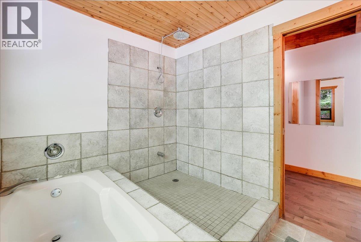 5631 Longbeach Road, Nelson, British Columbia  V1L 6N9 - Photo 23 - 10374255