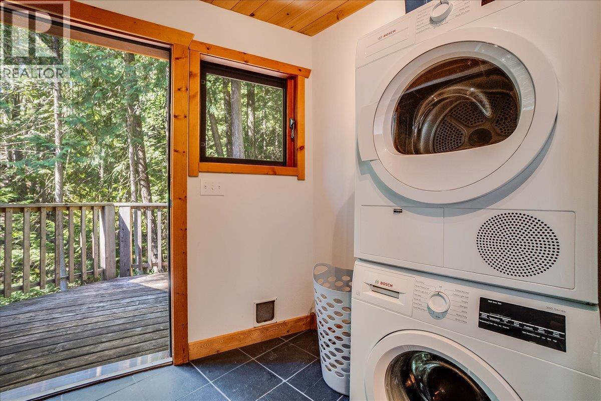 5631 Longbeach Road, Nelson, British Columbia  V1L 6N9 - Photo 39 - 10374255