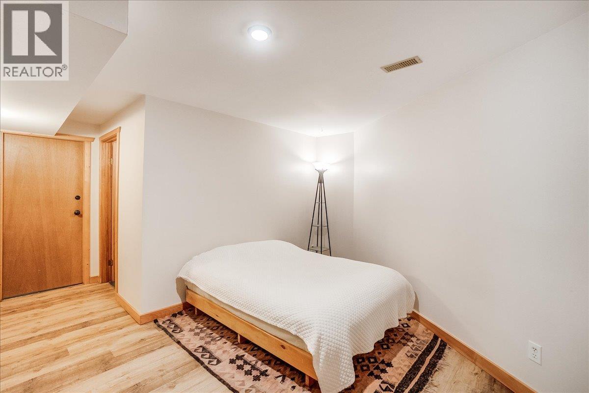 5631 Longbeach Road, Nelson, British Columbia  V1L 6N9 - Photo 47 - 10374255