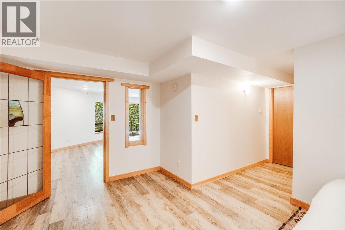5631 Longbeach Road, Nelson, British Columbia  V1L 6N9 - Photo 48 - 10374255