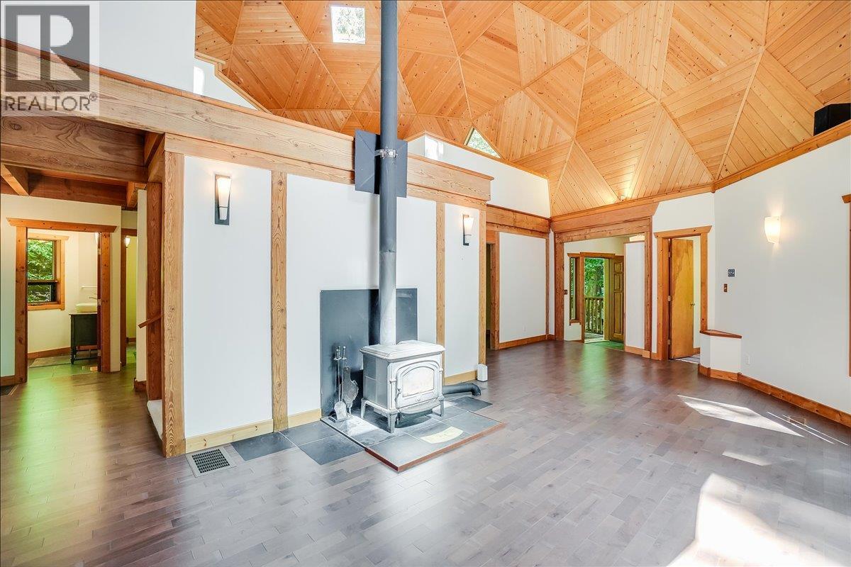 5631 Longbeach Road, Nelson, British Columbia  V1L 6N9 - Photo 5 - 10374255