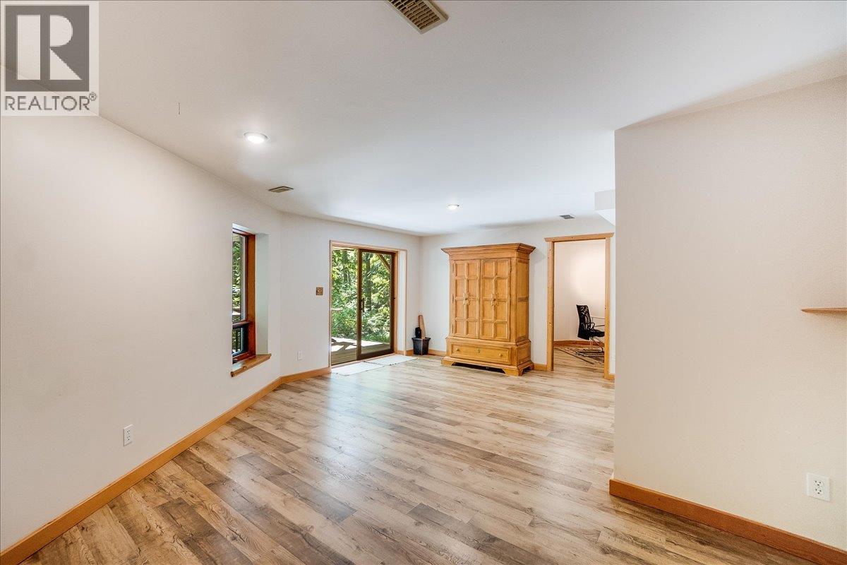5631 Longbeach Road, Nelson, British Columbia  V1L 6N9 - Photo 52 - 10374255