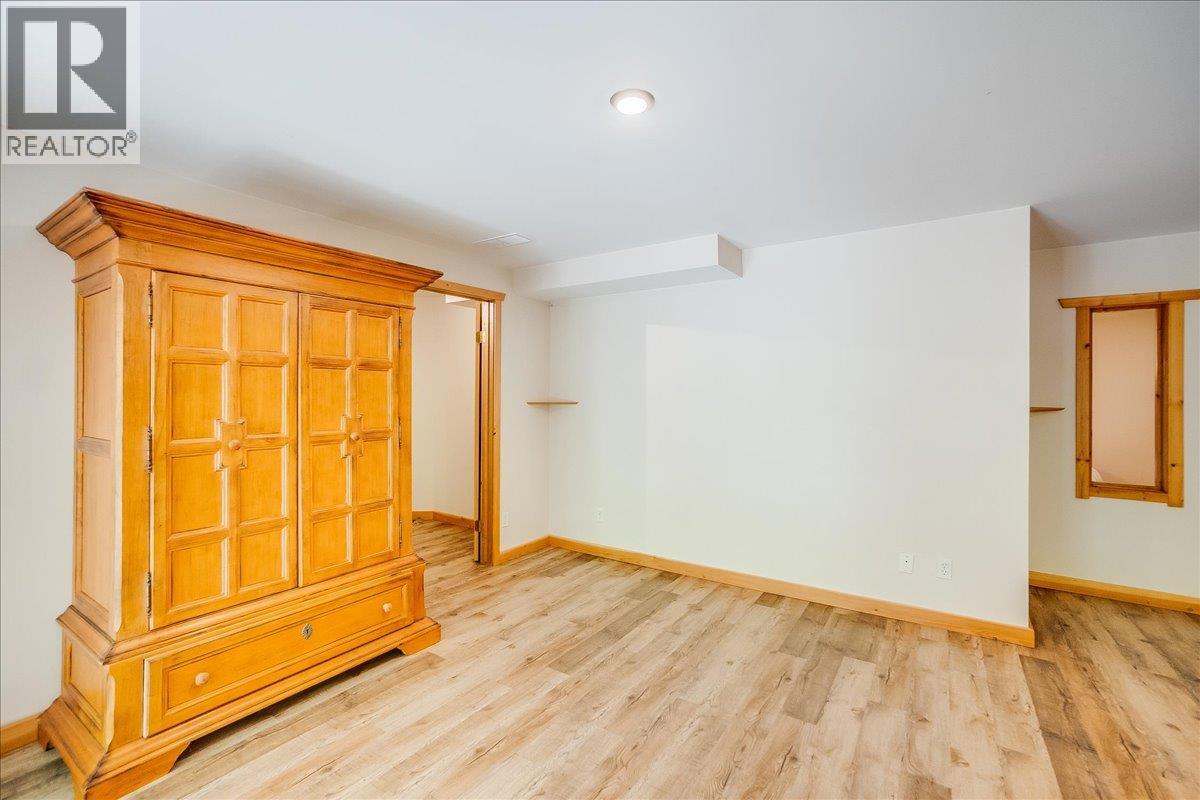 5631 Longbeach Road, Nelson, British Columbia  V1L 6N9 - Photo 53 - 10374255