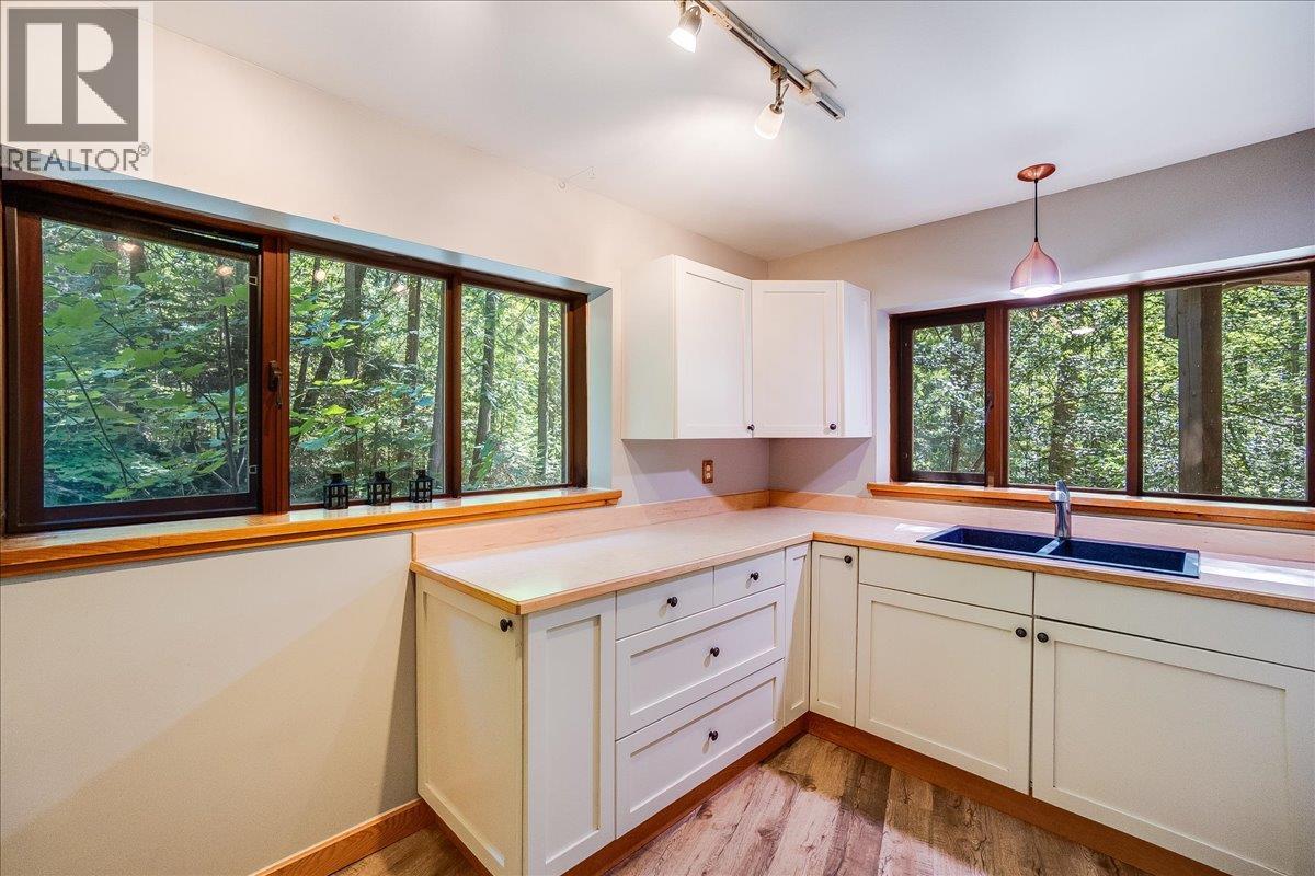 5631 Longbeach Road, Nelson, British Columbia  V1L 6N9 - Photo 56 - 10374255