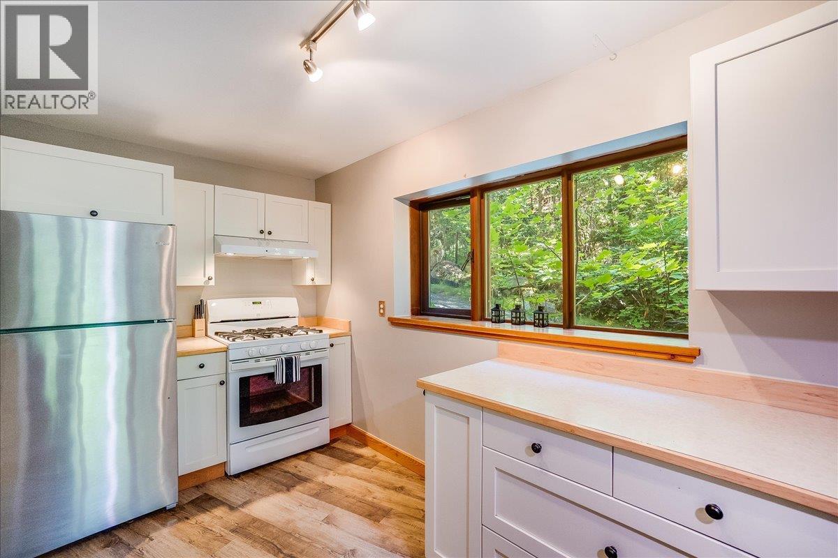 5631 Longbeach Road, Nelson, British Columbia  V1L 6N9 - Photo 58 - 10374255