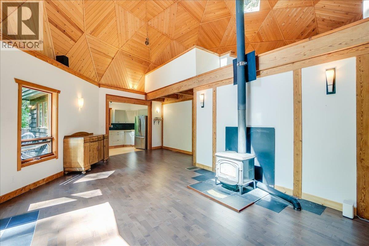 5631 Longbeach Road, Nelson, British Columbia  V1L 6N9 - Photo 6 - 10374255
