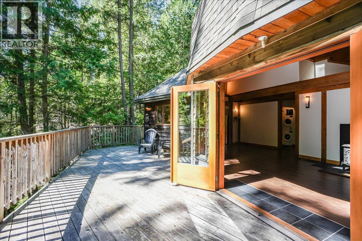 5631 Longbeach Road, Nelson, British Columbia  V1L 6N9 - Photo 9 - 10374255
