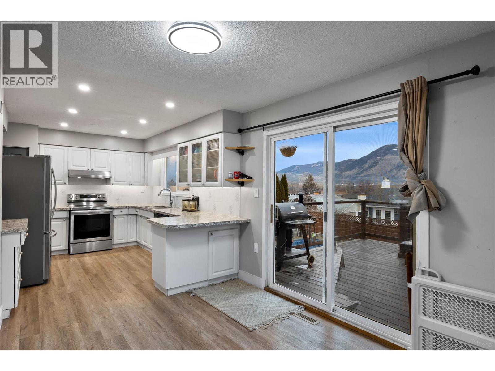 1754 Sheridan Drive, Kamloops, British Columbia  V2B 6A9 - Photo 12 - 10372574