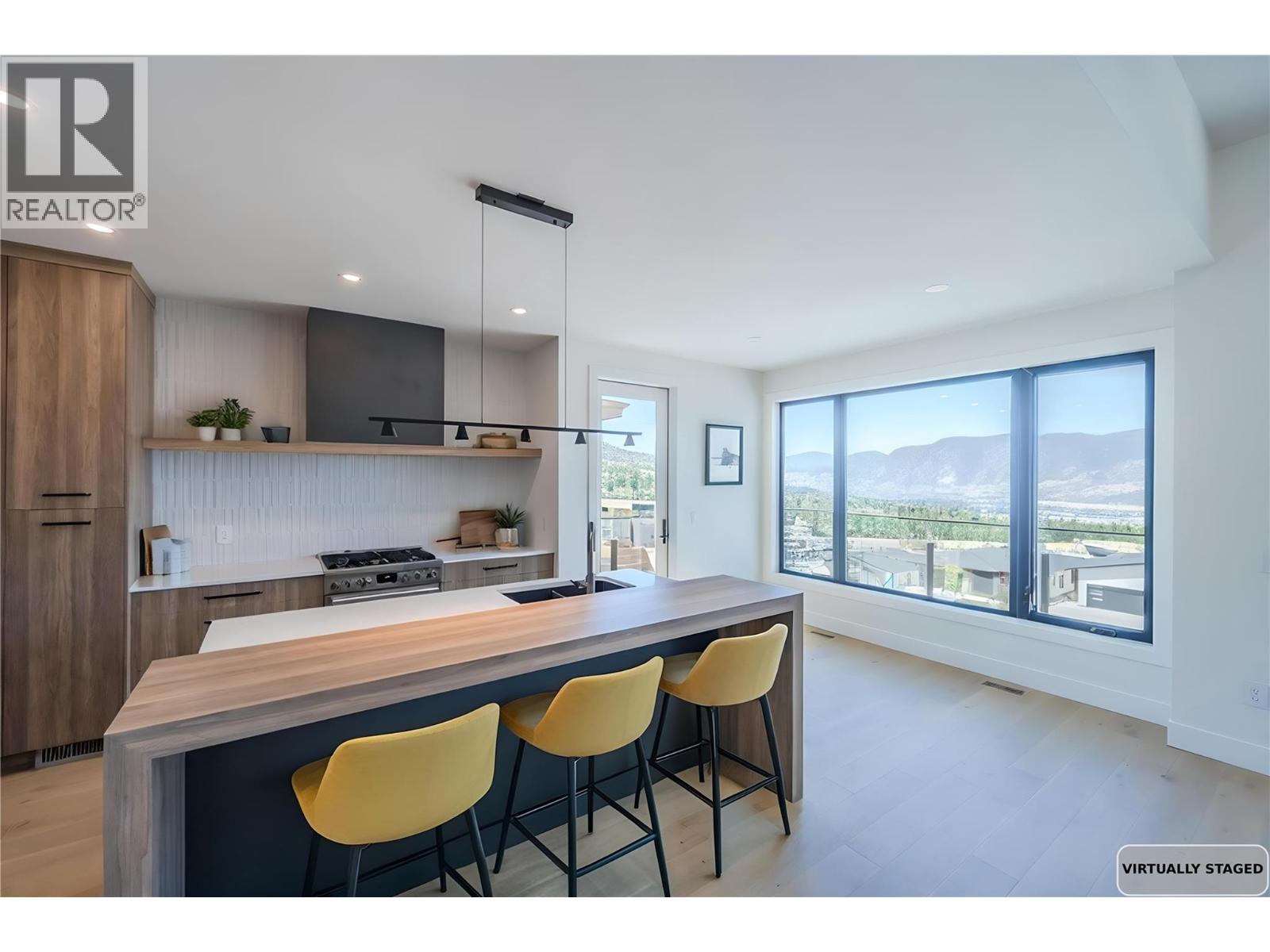 1075 Elk Street, Penticton, British Columbia  V2A 0C9 - Photo 3 - 10374778