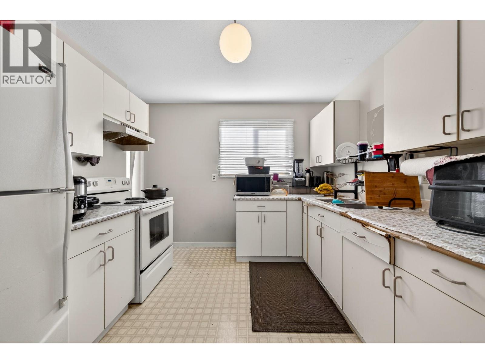 2070/2072 Westsyde Road, Kamloops, British Columbia  V2B 7C2 - Photo 6 - 10374789