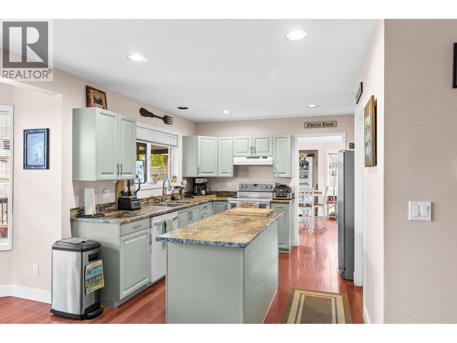 4210 6th Avenue, Peachland, British Columbia  V0H 1X5 - Photo 3 - 10374770