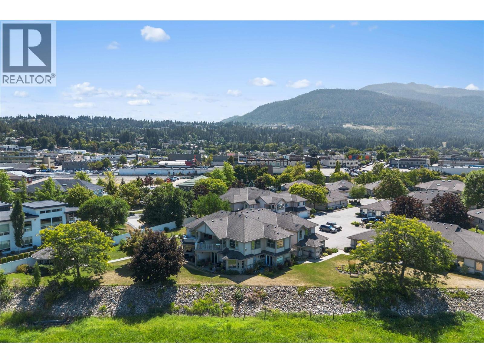 111 Harbourfront Drive NW Unit# 2, salmon arm, British Columbia
