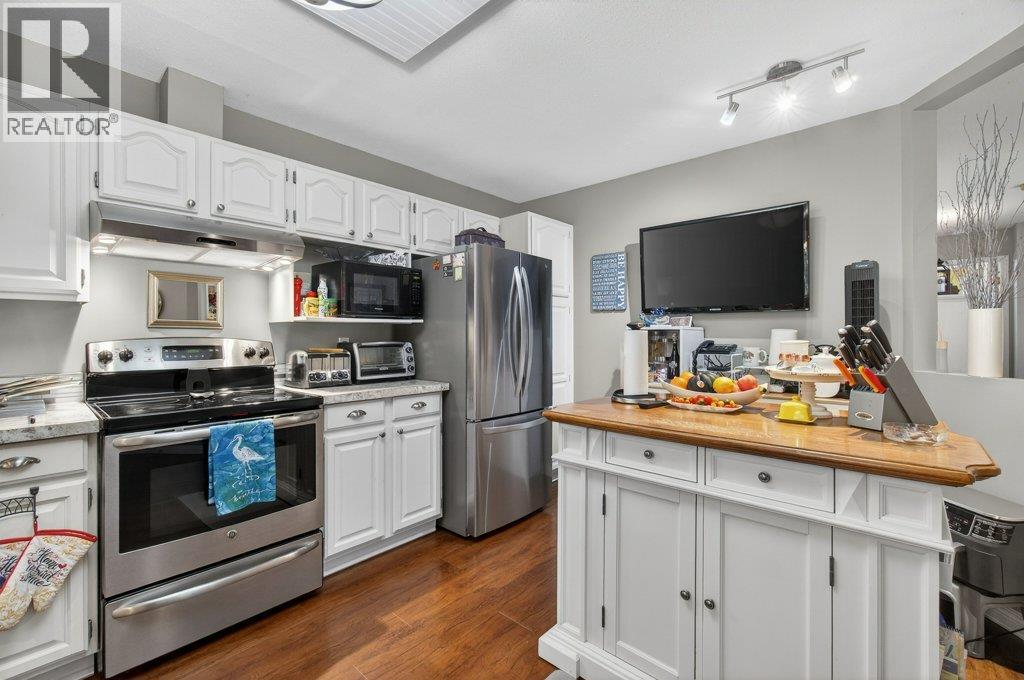 111 Harbourfront Drive Nw Unit# 2, Salmon Arm, British Columbia  V1E 1A3 - Photo 17 - 10374426