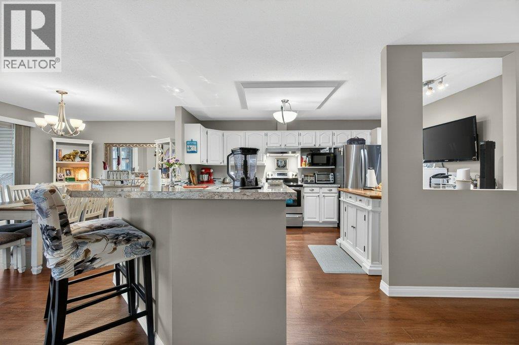 111 Harbourfront Drive Nw Unit# 2, Salmon Arm, British Columbia  V1E 1A3 - Photo 18 - 10374426