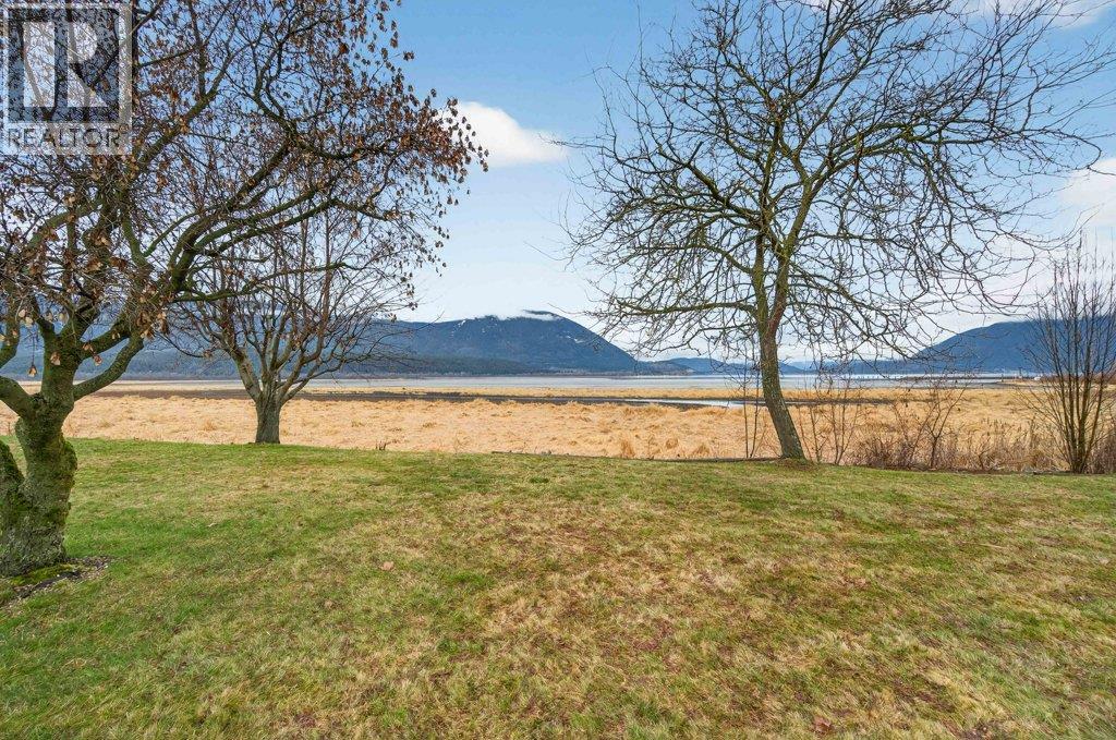 111 Harbourfront Drive Nw Unit# 2, Salmon Arm, British Columbia  V1E 1A3 - Photo 69 - 10374426