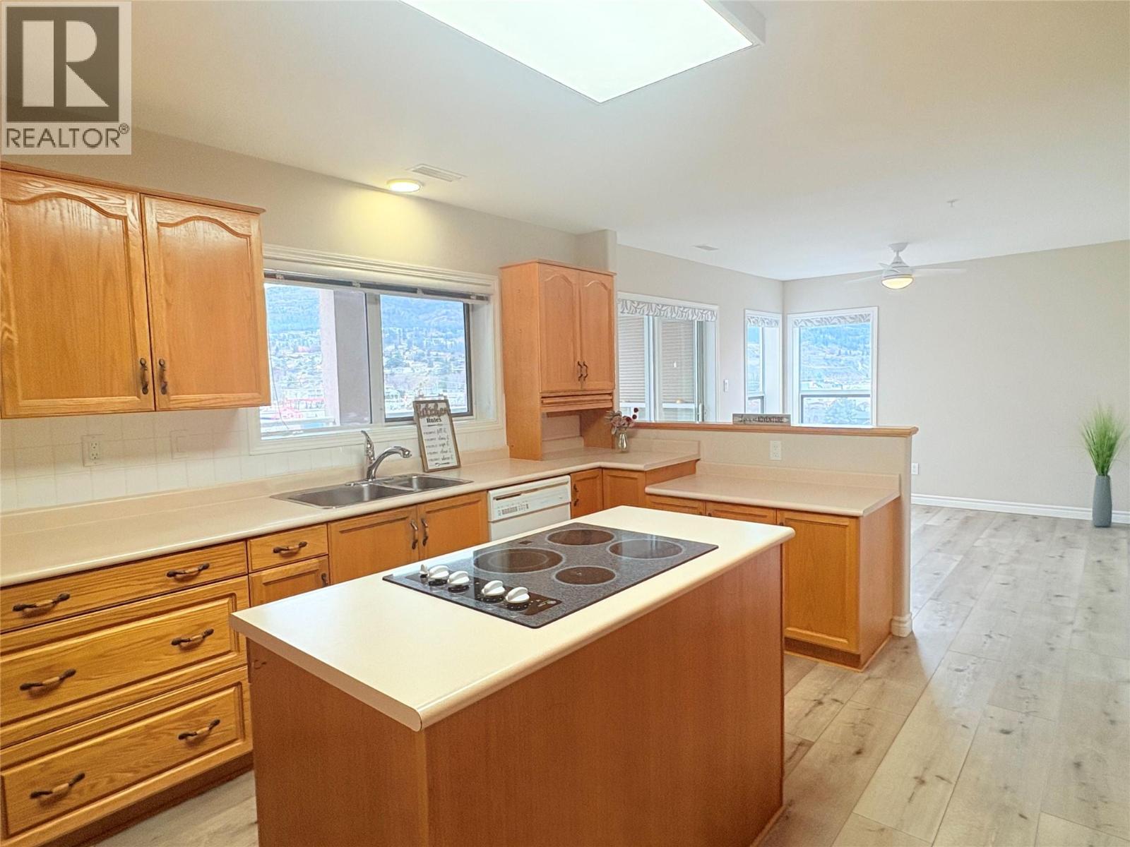 2245 Atkinson Street Unit# 704, Penticton, British Columbia  V2A 8R7 - Photo 2 - 10374218