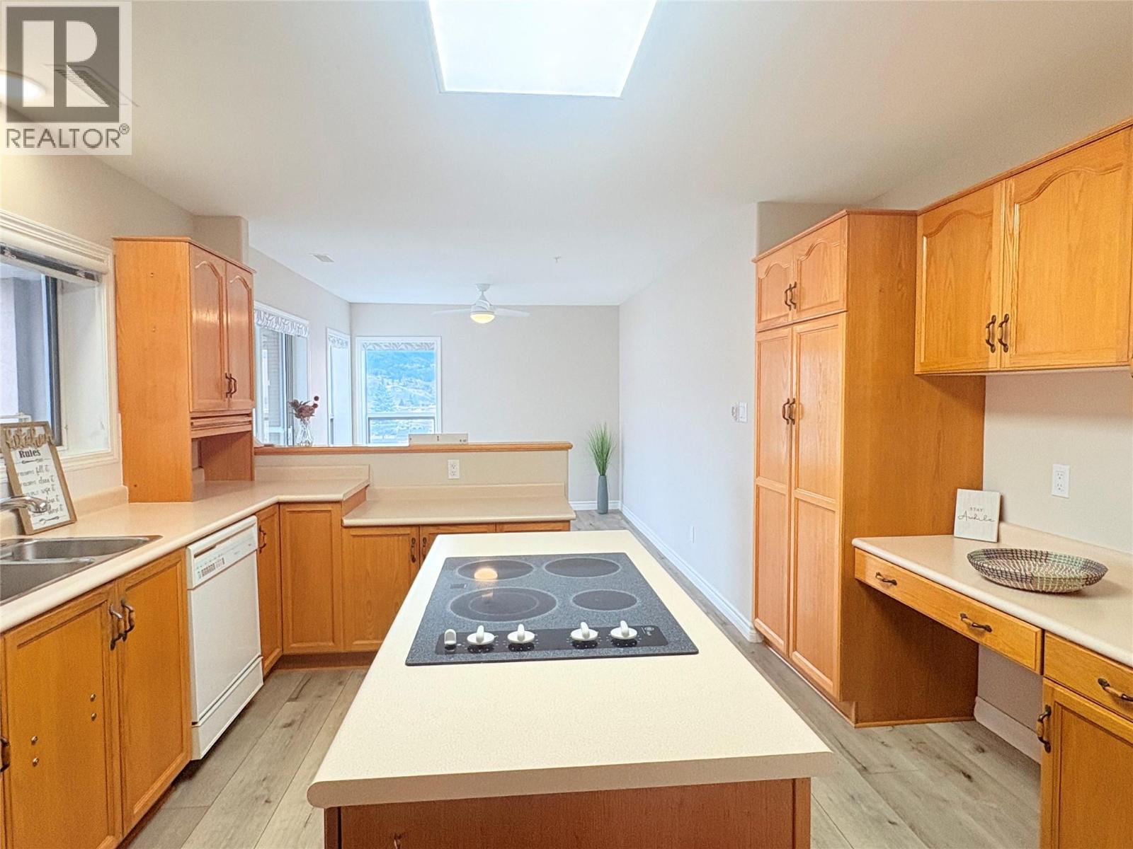 2245 Atkinson Street Unit# 704, Penticton, British Columbia  V2A 8R7 - Photo 3 - 10374218