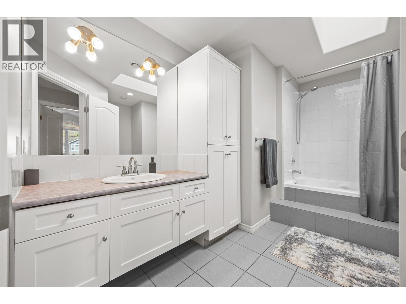 240 Heritage Boulevard, Okanagan Falls, British Columbia  V0H 1R3 - Photo 34 - 10374869