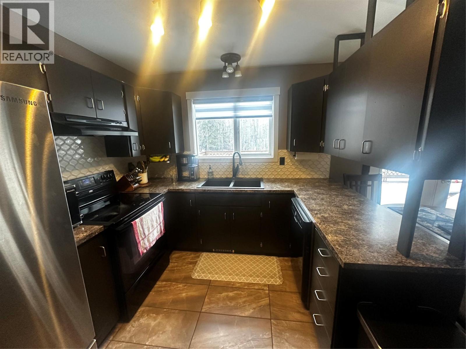 4557 Veterans Way, Chetwynd, British Columbia  V0C 1J0 - Photo 5 - 10374886
