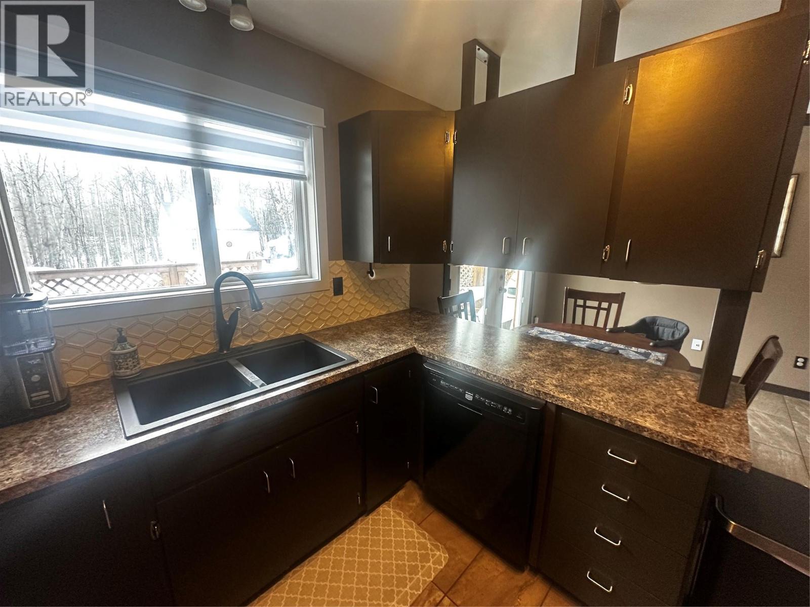 4557 Veterans Way, Chetwynd, British Columbia  V0C 1J0 - Photo 6 - 10374886