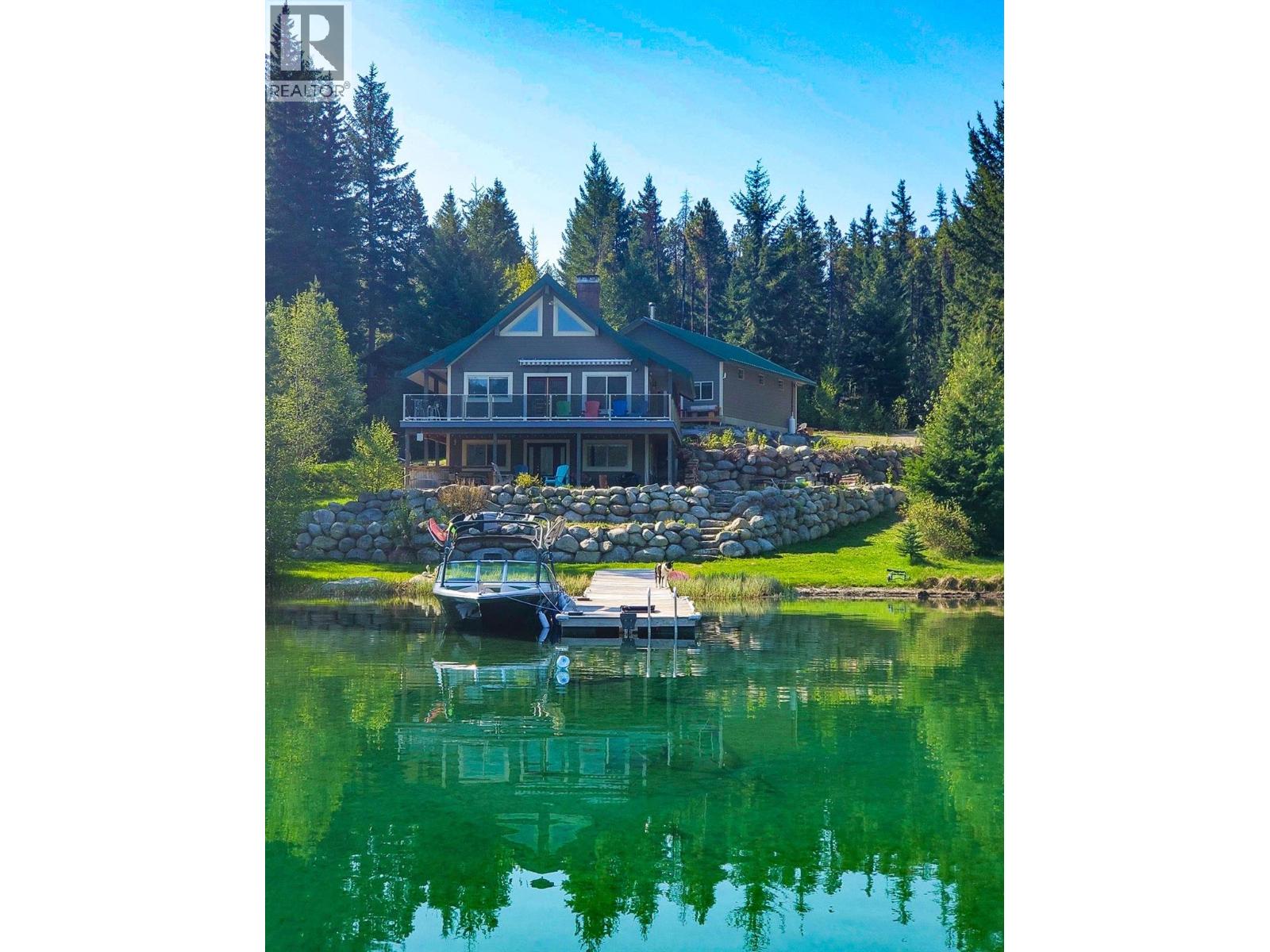 7068 GUN LAKE WEST Road, gold bridge, British Columbia