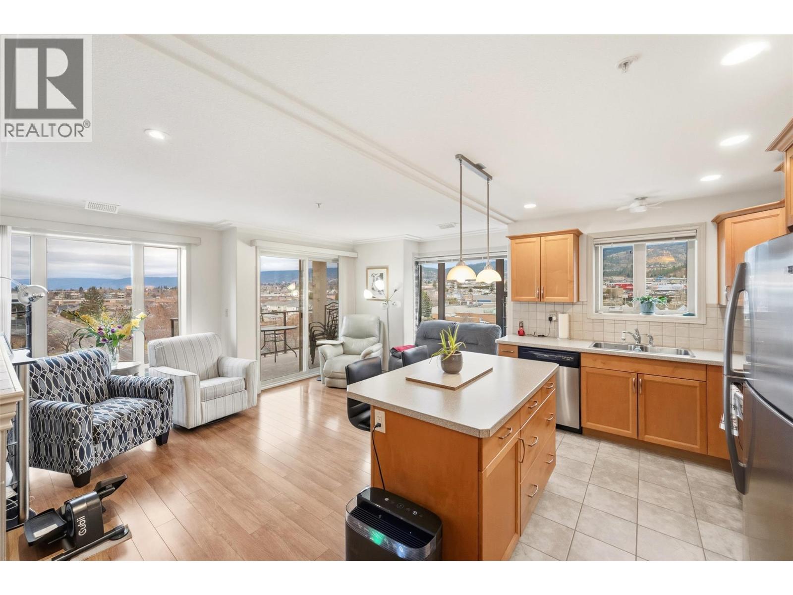 2125 Atkinson Street Unit# 702, Penticton, British Columbia  V2A 9E6 - Photo 3 - 10374852