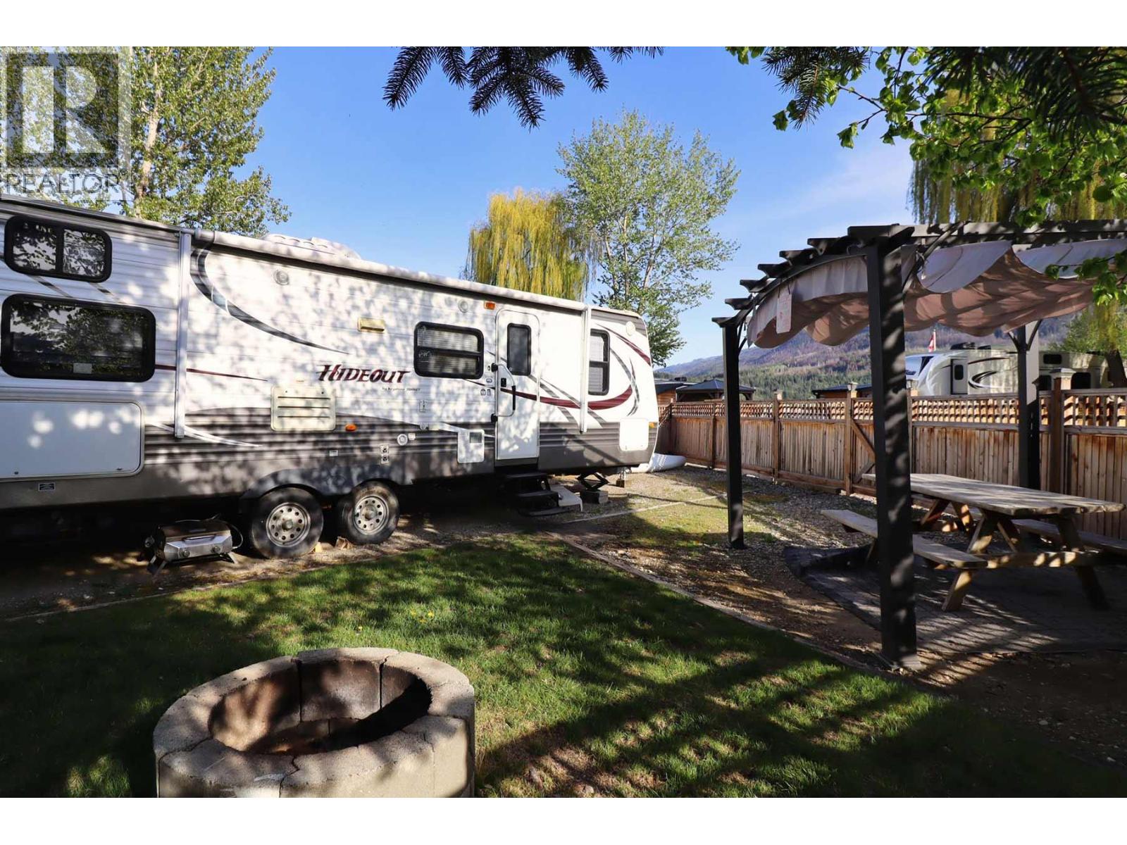69 Cottonwood Drive, Lee Creek, British Columbia  V0E 1M1 - Photo 2 - 10374835