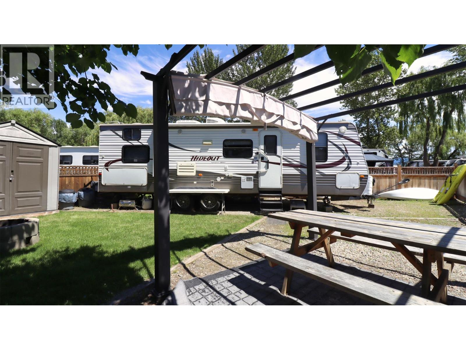 69 Cottonwood Drive, Lee Creek, British Columbia  V0E 1M1 - Photo 7 - 10374835
