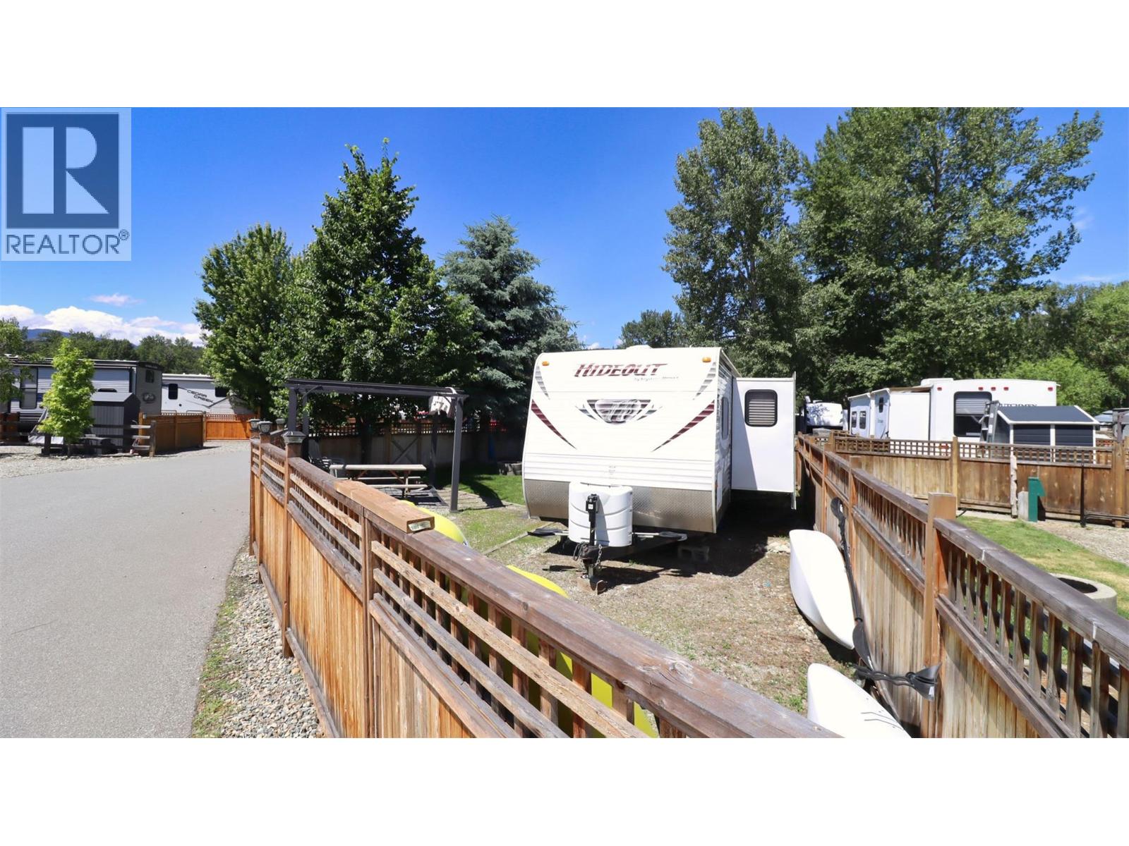 69 Cottonwood Drive, Lee Creek, British Columbia  V0E 1M1 - Photo 8 - 10374835