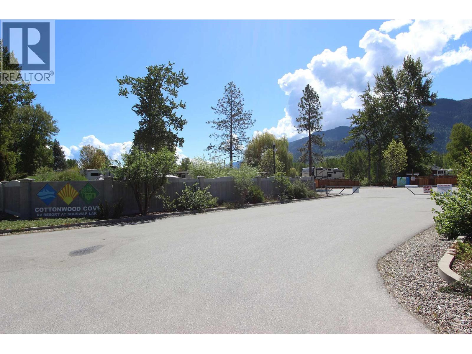 70 Cottonwood Drive, Lee Creek, British Columbia  V0E 1M4 - Photo 7 - 10374299