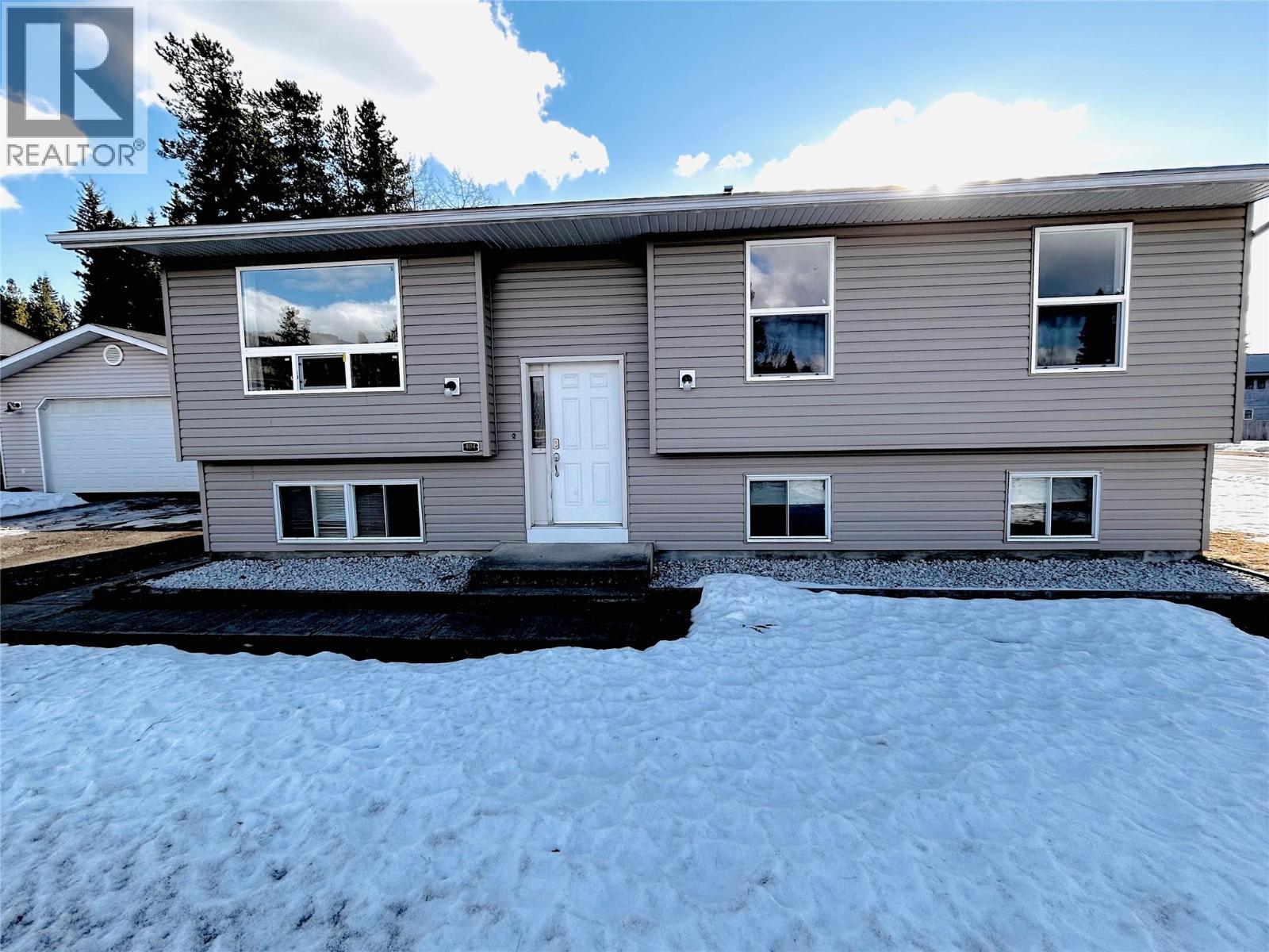 404 Willow Drive, Tumbler Ridge, British Columbia  V0C 2W0 - Photo 2 - 10374816
