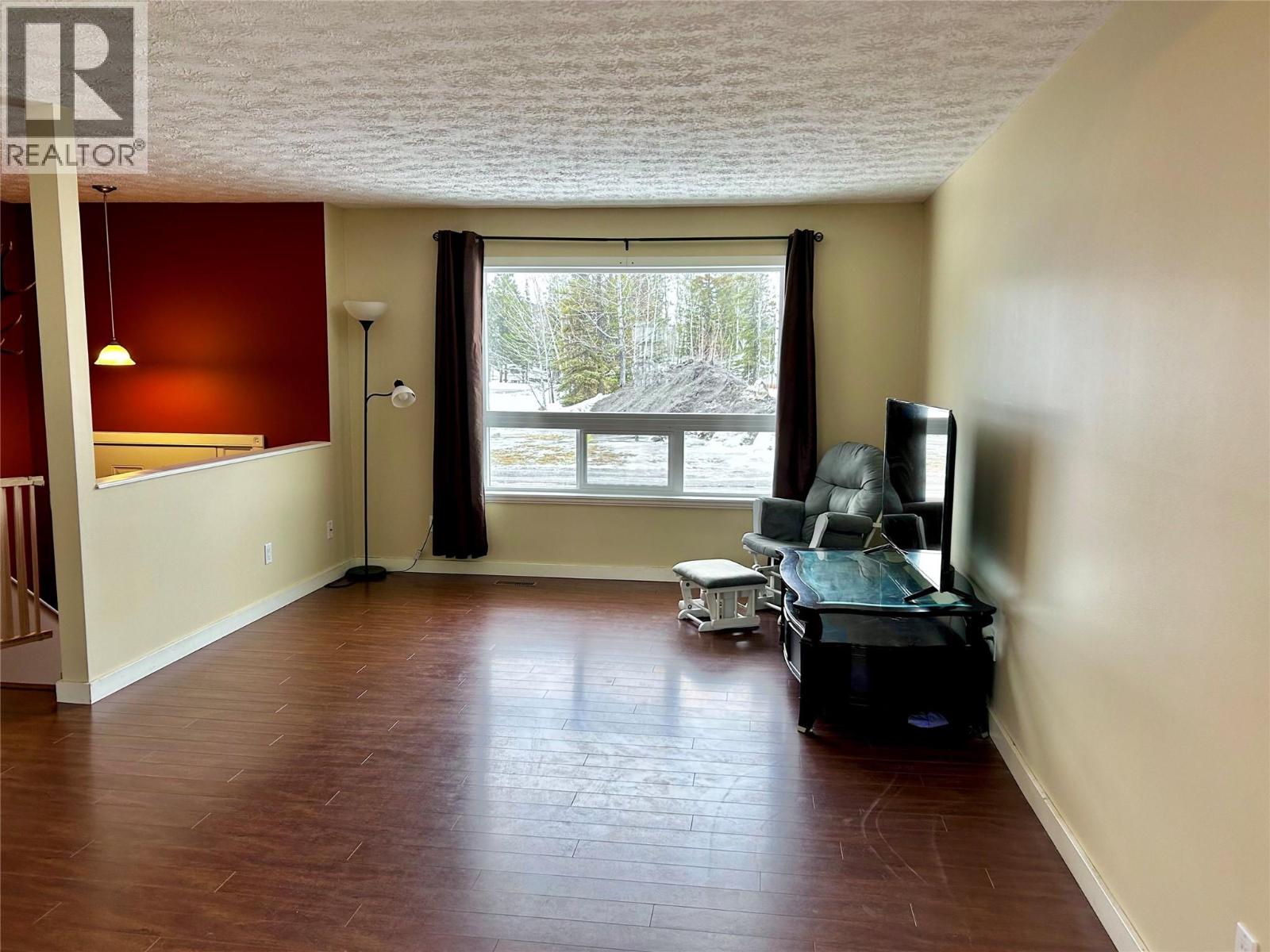 404 Willow Drive, Tumbler Ridge, British Columbia  V0C 2W0 - Photo 3 - 10374816