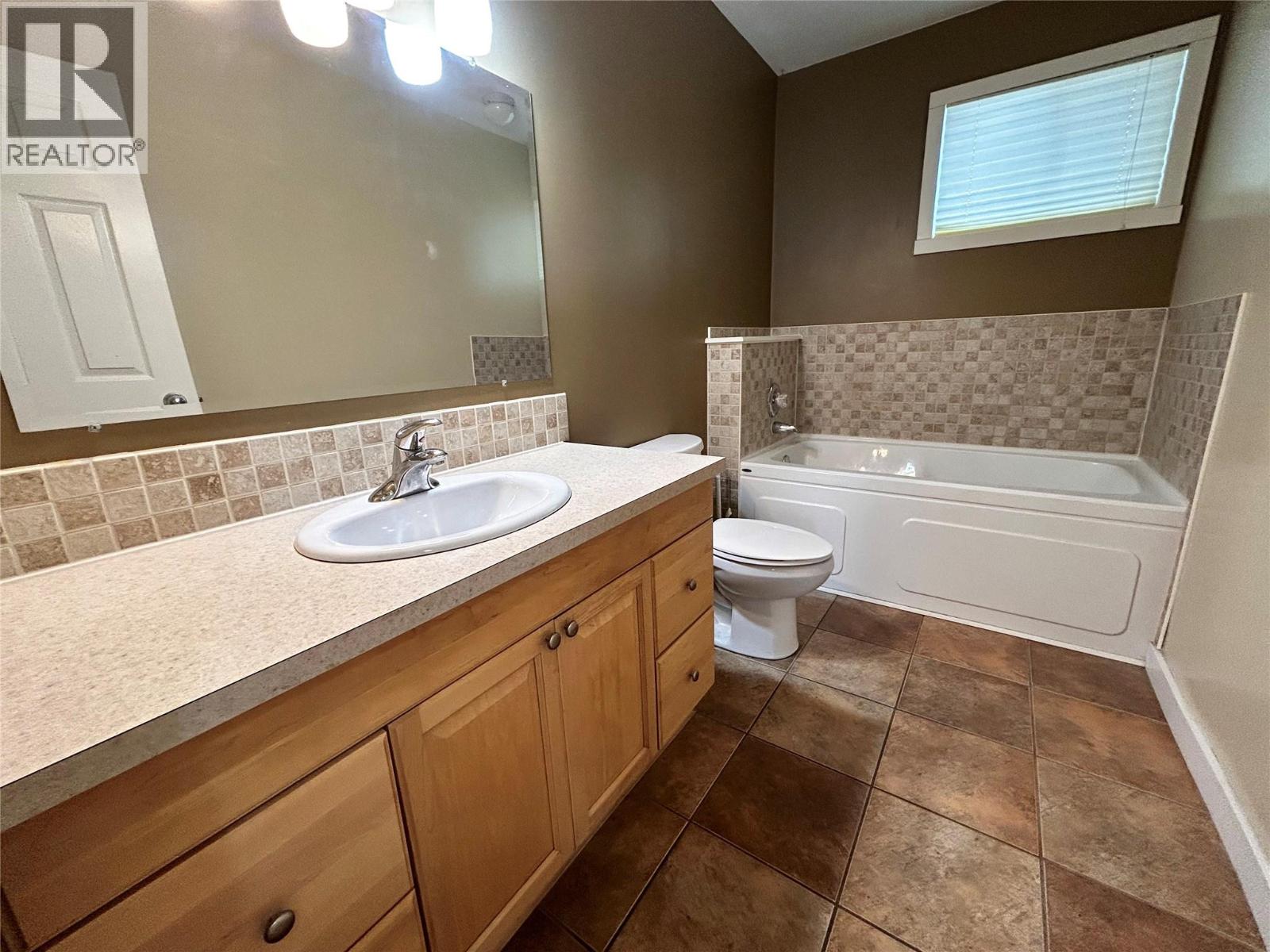 404 Willow Drive, Tumbler Ridge, British Columbia  V0C 2W0 - Photo 7 - 10374816