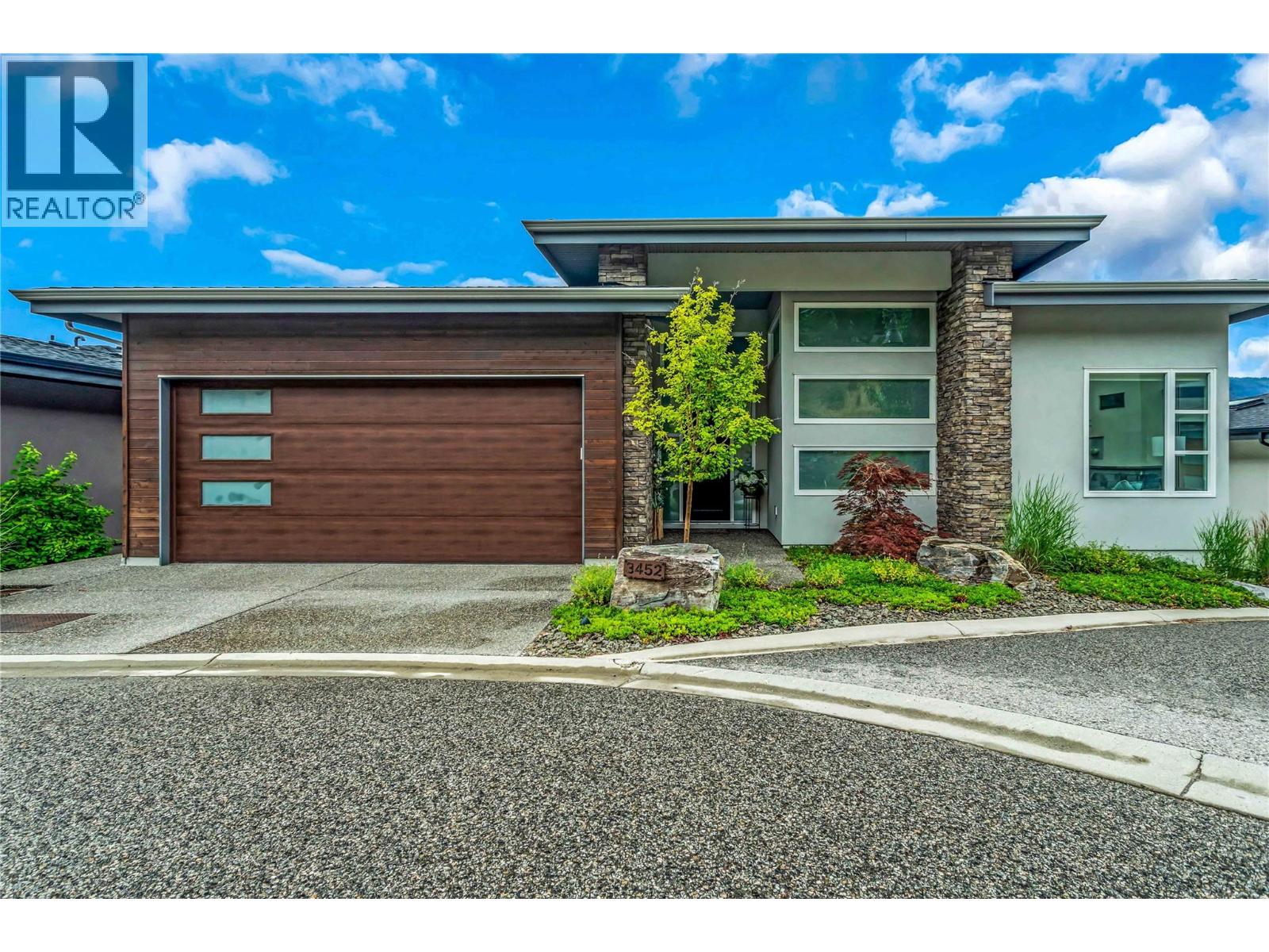 3452 Blue Grass Lane, Kelowna, British Columbia  V1V 3G1 - Photo 2 - 10374785