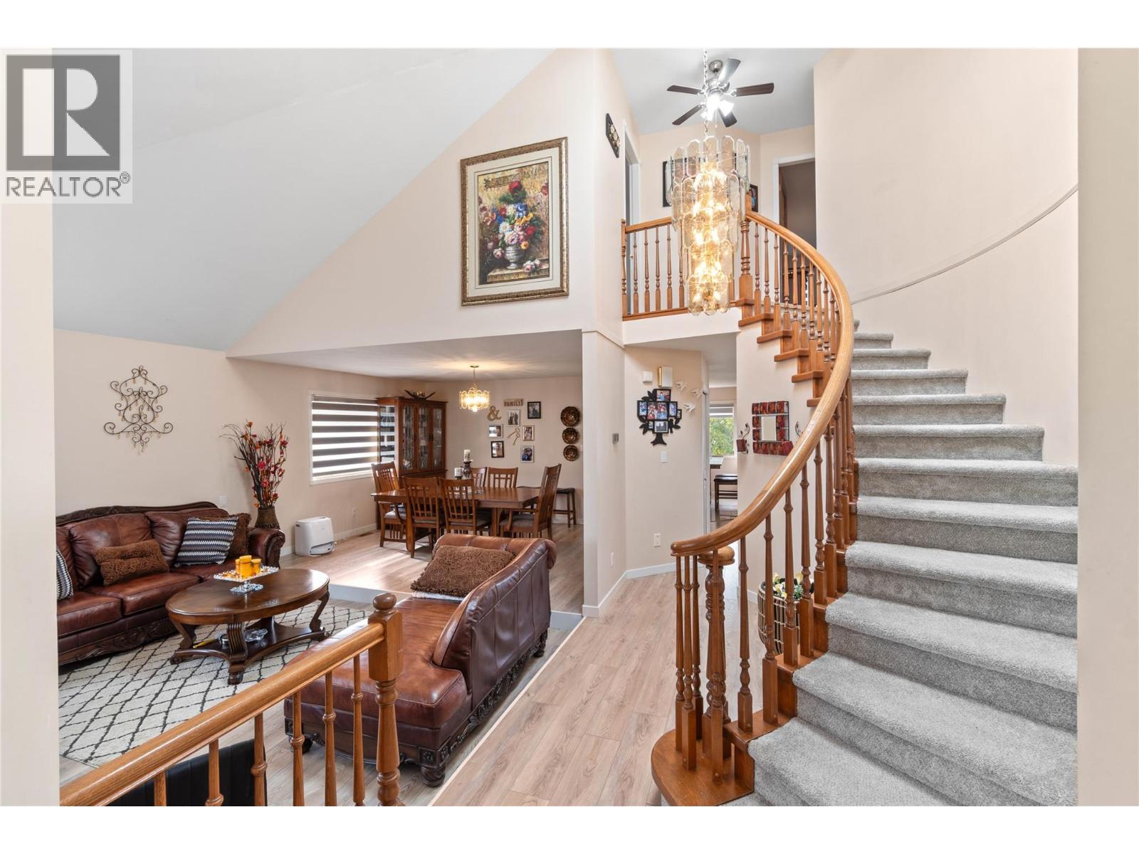 864 Nicolani Drive, Kamloops, British Columbia  V2B 5B3 - Photo 2 - 10374904