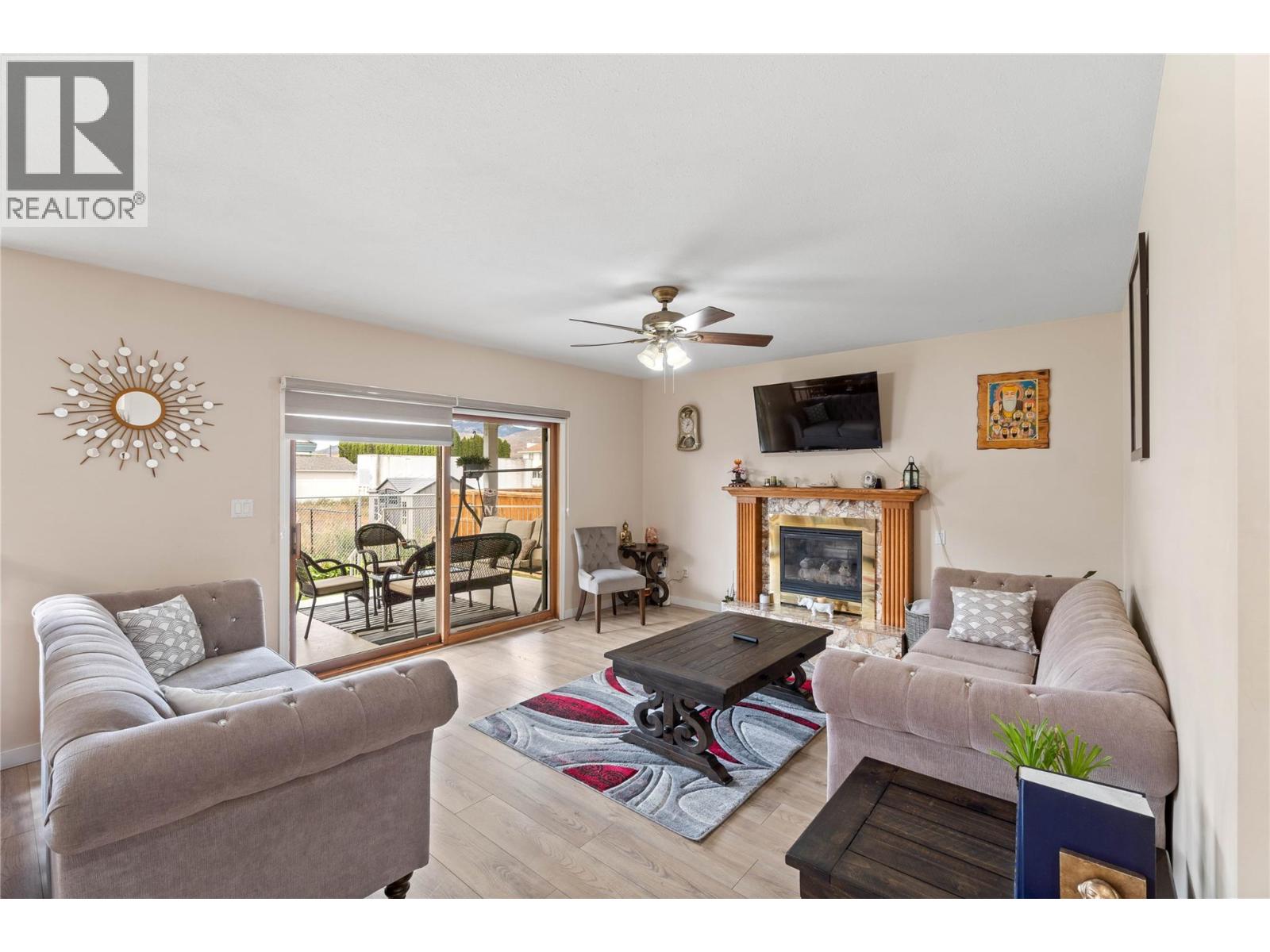 864 Nicolani Drive, Kamloops, British Columbia  V2B 5B3 - Photo 3 - 10374904