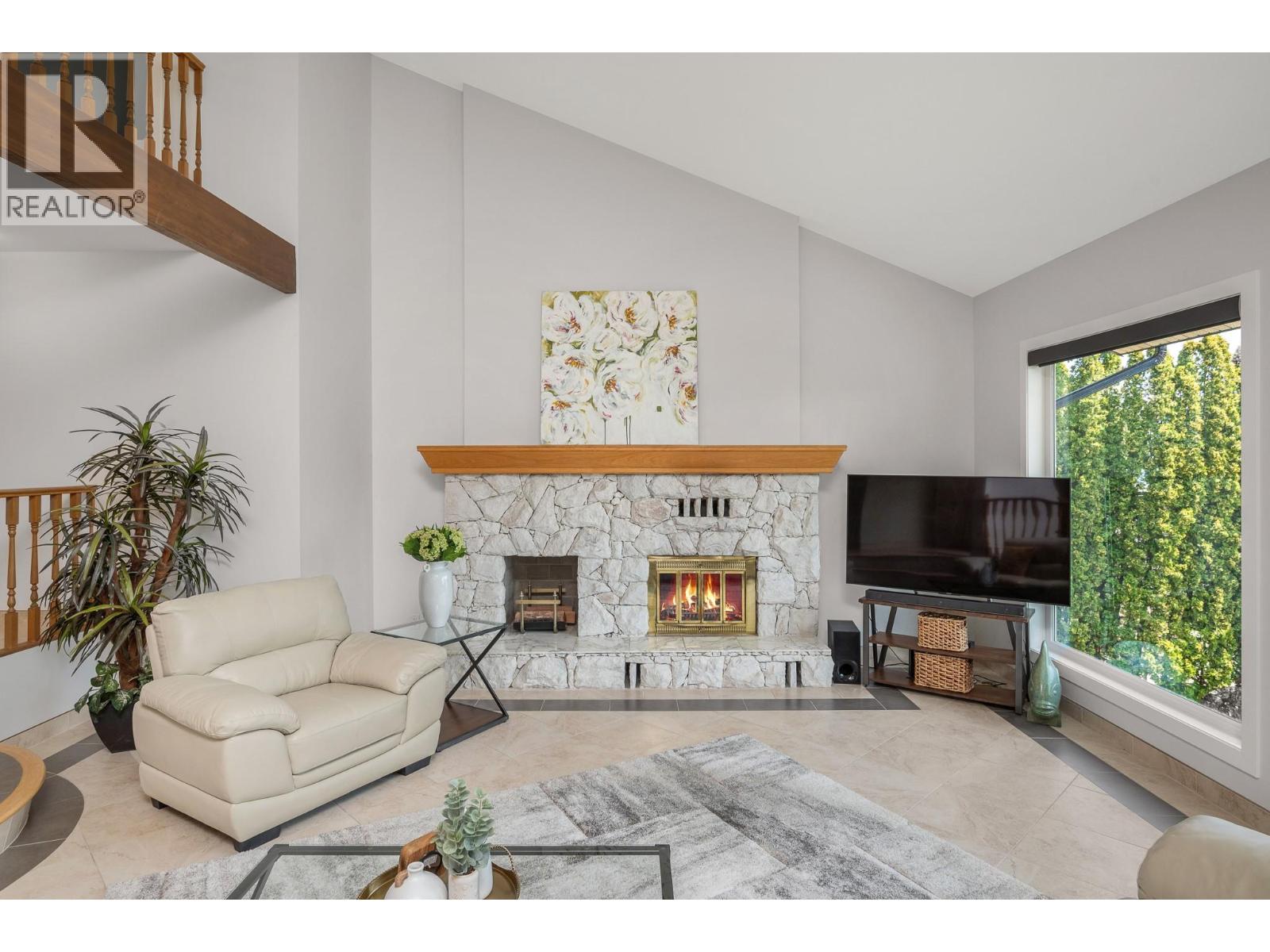 7994 Tronson Road, Vernon, British Columbia  V1H 1C6 - Photo 11 - 10373688