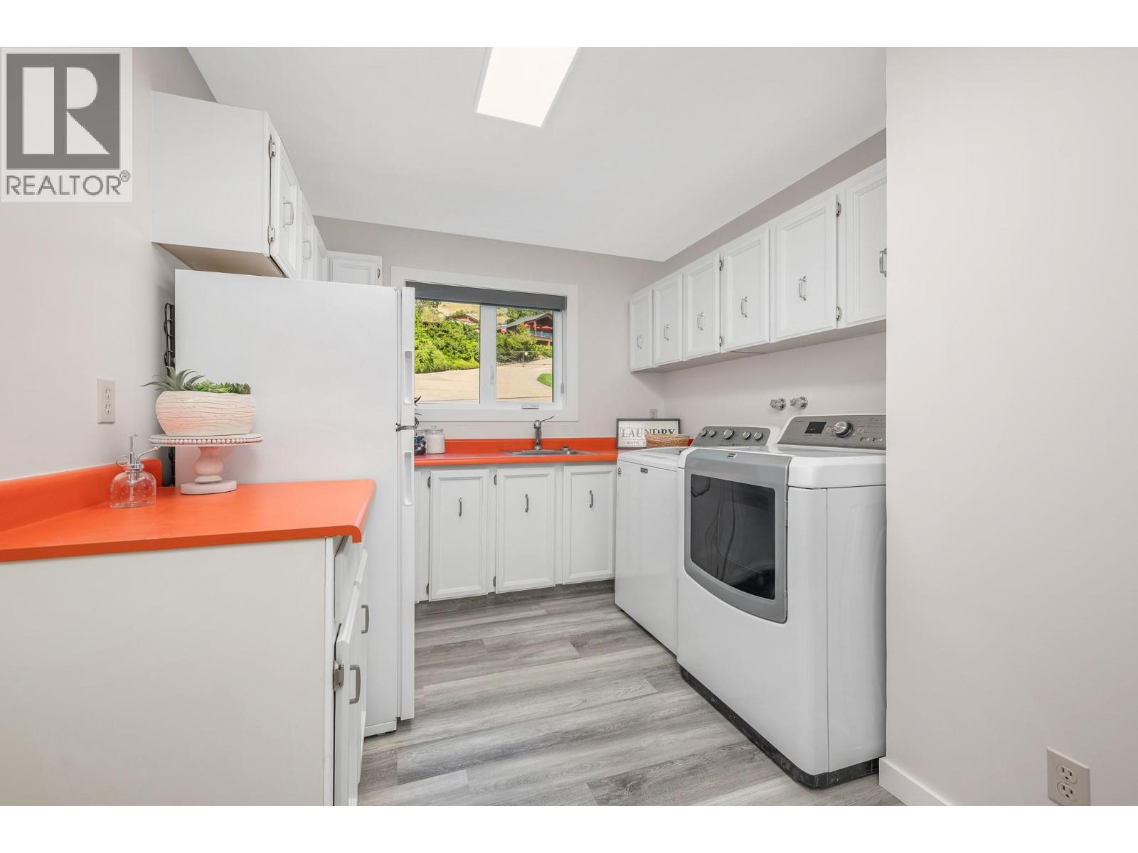 7994 Tronson Road, Vernon, British Columbia  V1H 1C6 - Photo 18 - 10373688