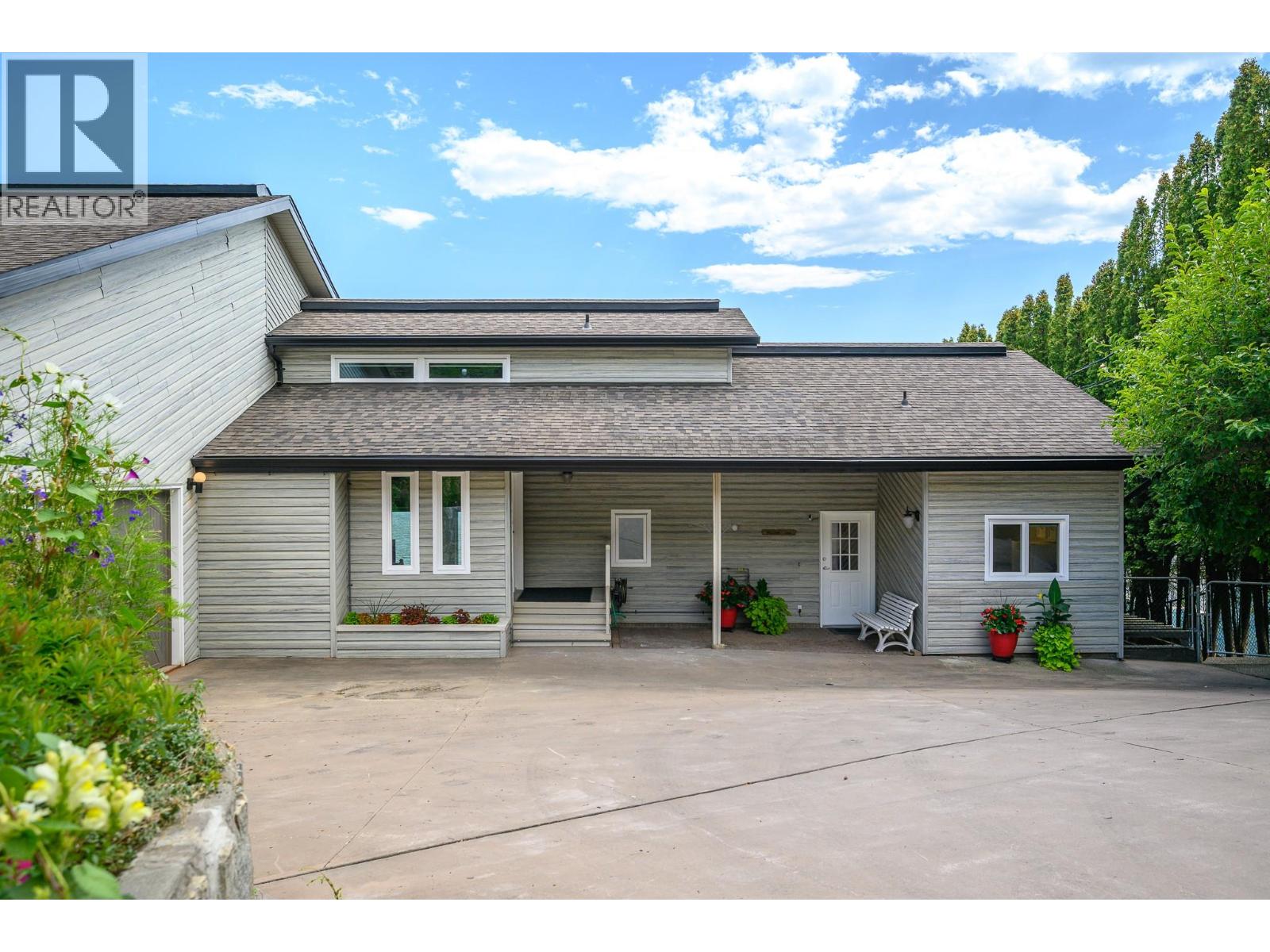 7994 Tronson Road, Vernon, British Columbia  V1H 1C6 - Photo 6 - 10373688