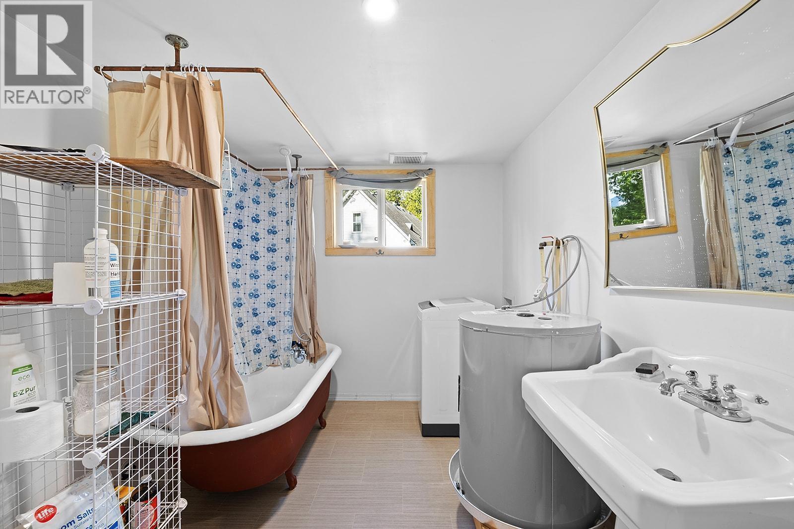 16317 Bowe Road, Crawford Bay, British Columbia  V0B 1E0 - Photo 18 - 10374938
